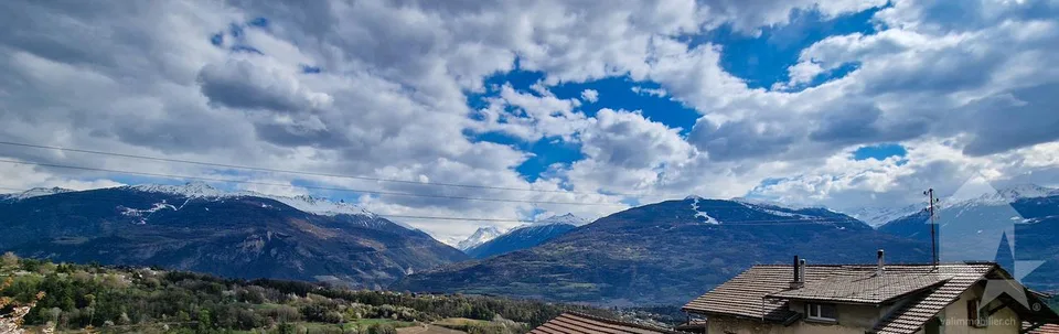 Spacieuse villa mitoyenne, belle vue, ensoleillée et calme