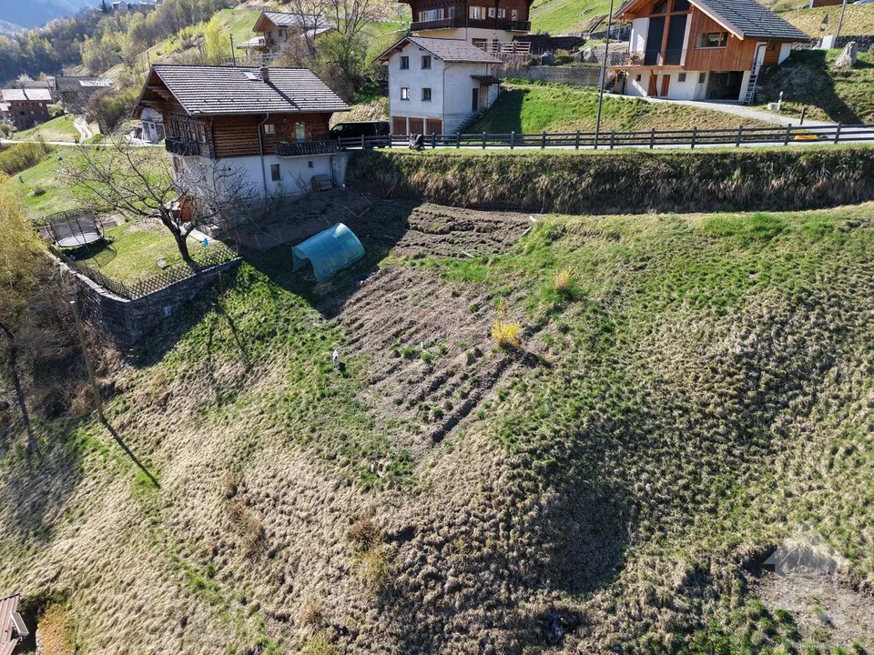 A vendre terrain bien situé à Euseigne