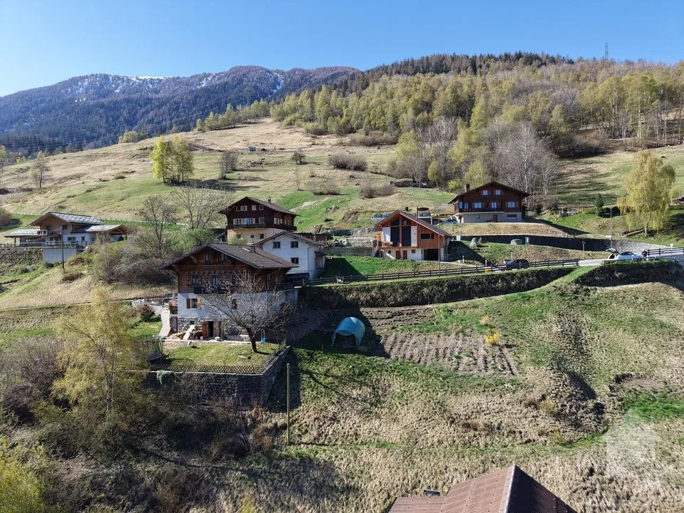 A vendre terrain bien situé à Euseigne