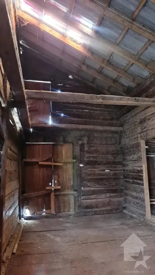 Une grange à rénover au coeur du village de Sembrancher – foto 10 di 18