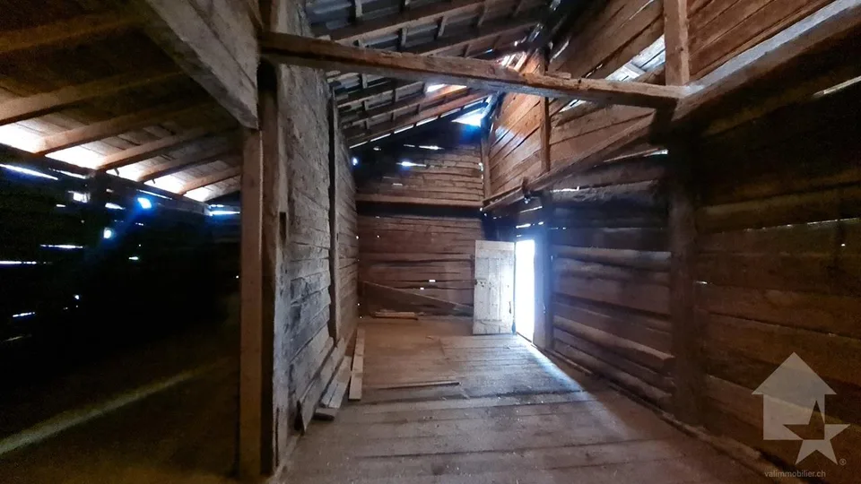 Une grange à rénover au coeur du village de Sembrancher – foto 17 di 18