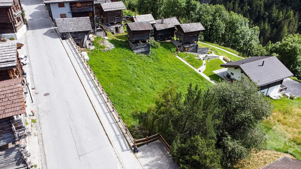 Très belle parcelle à construire au centre d'Ayer – photo 7 sur 11