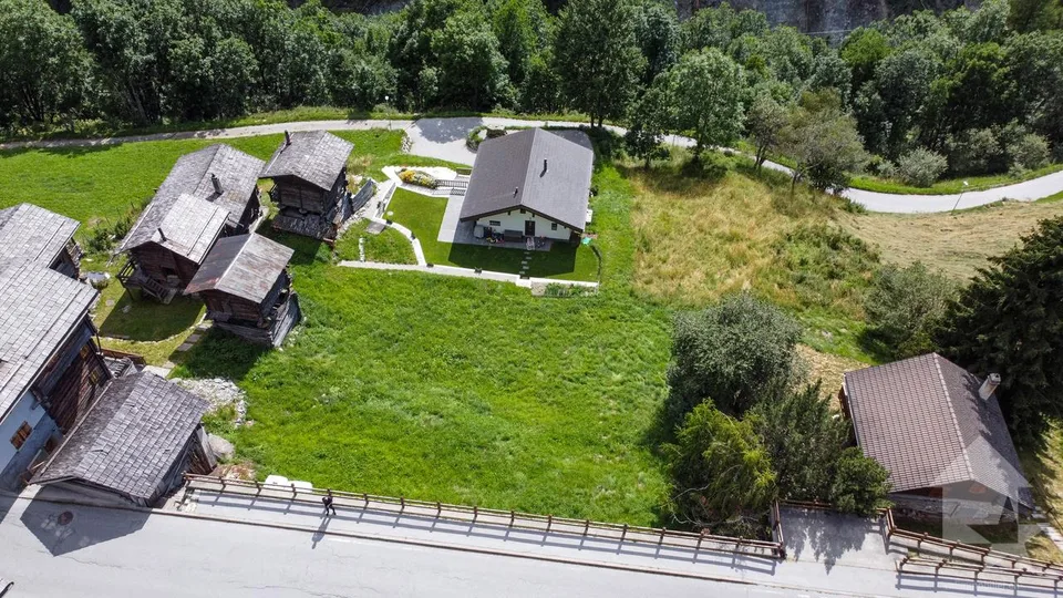 Très belle parcelle à construire au centre d'Ayer – photo 8 sur 11