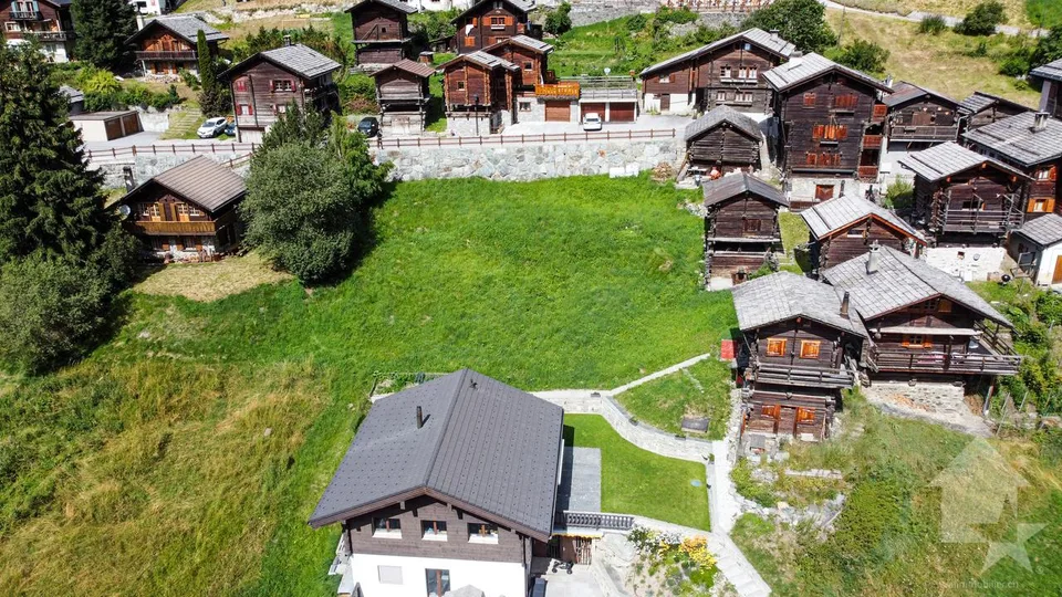 Très belle parcelle à construire au centre d'Ayer