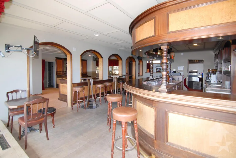 Pub "Le Péché Mignon" à Thyon 2000 (Réaffectation possible) – Foto 6 von 21