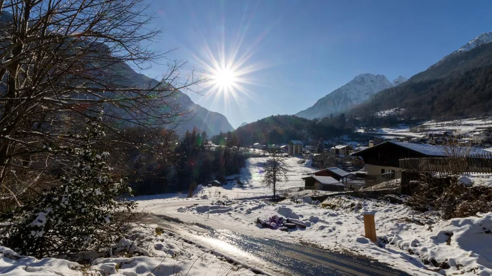 A VENDRE CHALET D'EXCEPTION 4.5 PCES A SALVAN