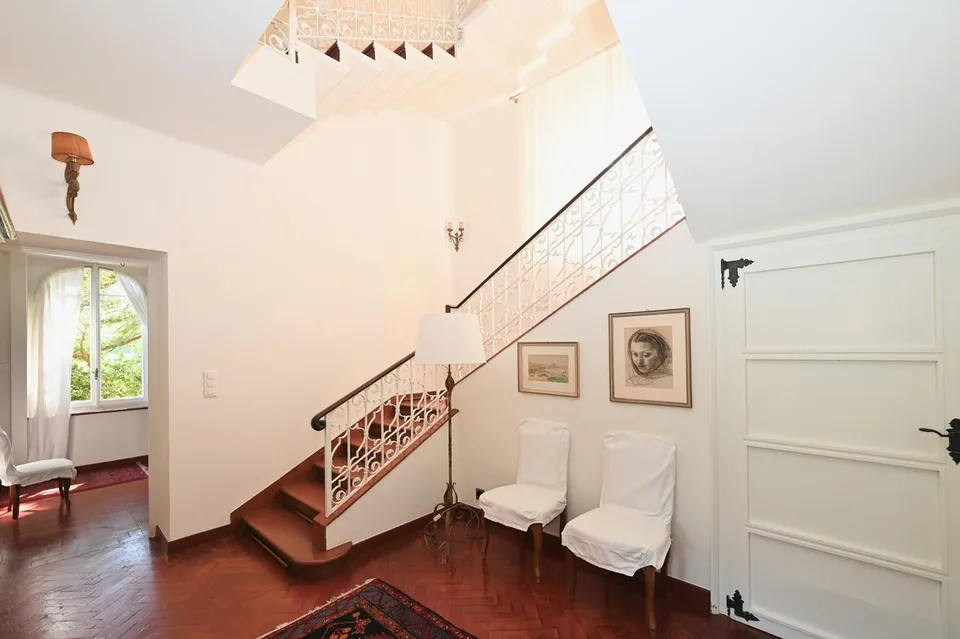 Villa di Prestigio con Splendido Parco vicino al centro di Lugano – Foto 15 von 18