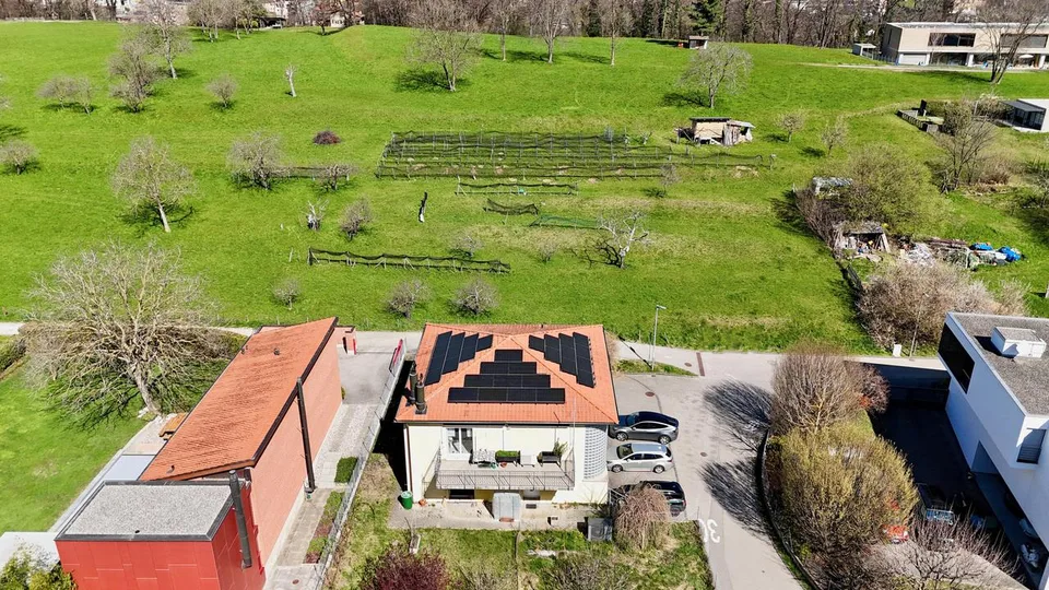 Luminoso Appartamento con Giardino Privato in Casa Bifamiliare