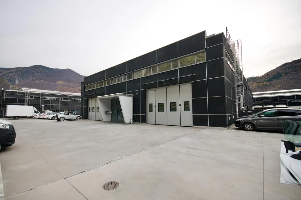 Spazio Commerciale di 338 mq con 3 uffici in Zona Comoda a Castione – photo 10 of 11
