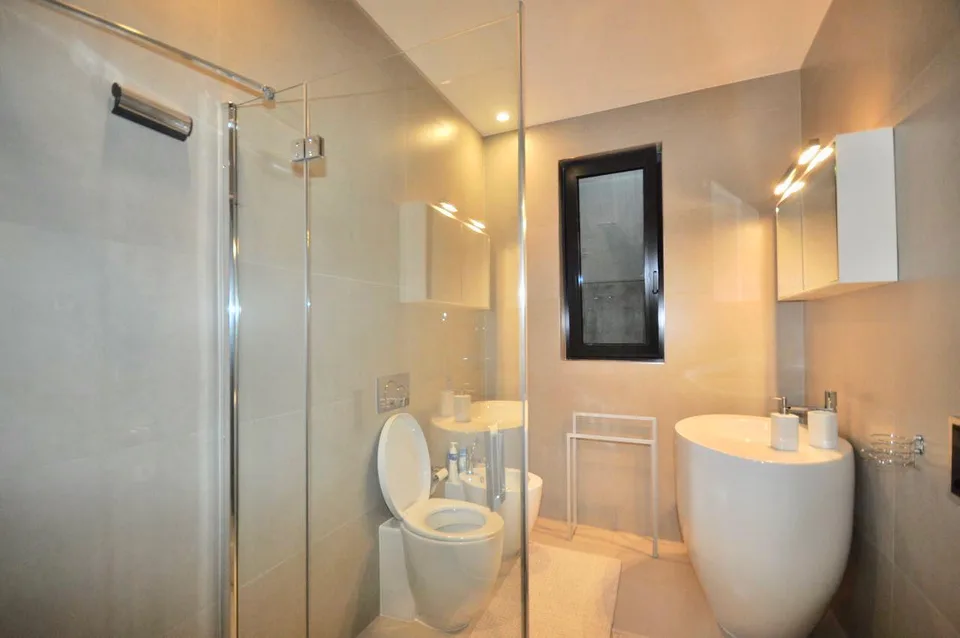 Moderna Villa di Pregio con Piscina a Pochi Minuti dal Lugano Centro – Foto 15 von 16