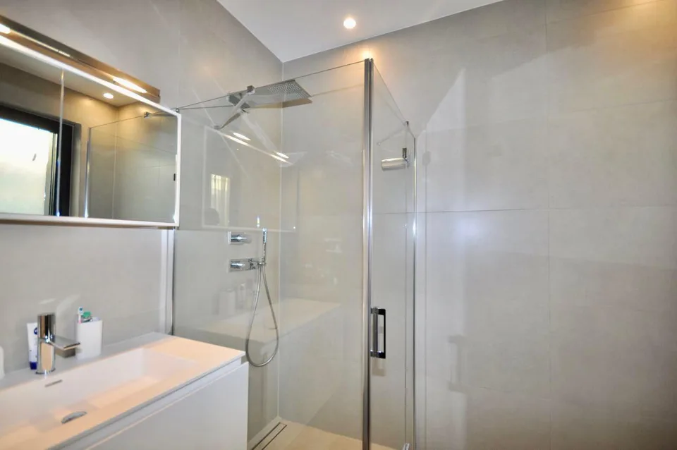 Moderna Villa di Pregio con Piscina a Pochi Minuti dal Lugano Centro – Foto 16 von 16