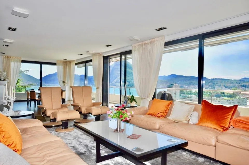 Magnifico Attico di Lusso con Terrazza-Tetto e Vista Lago di Lugano