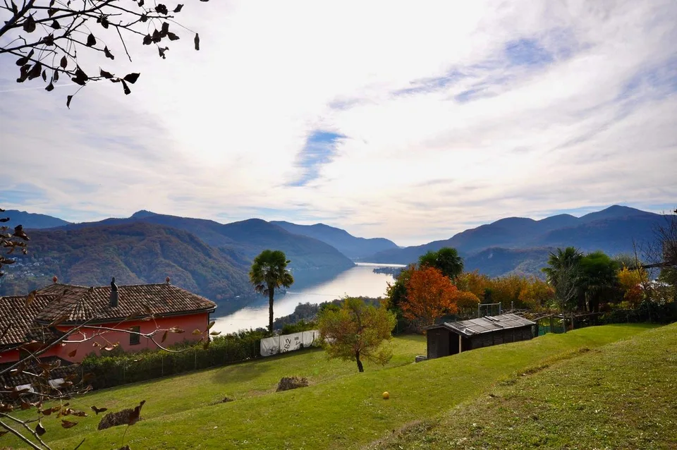 Terreno Edificabile di 1'150 mq con Vista Lago di Lugano a Vernate