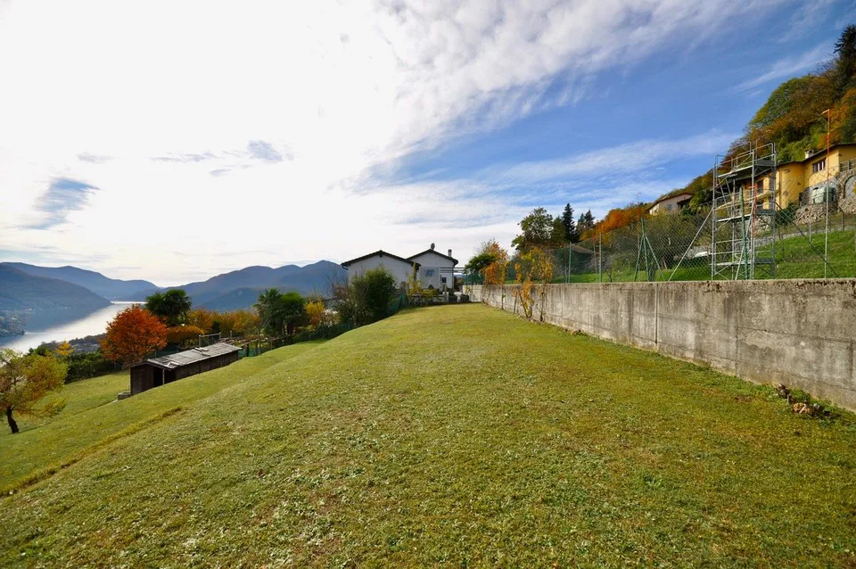 Terreno Edificabile di 1'150 mq con Vista Lago di Lugano a Vernate