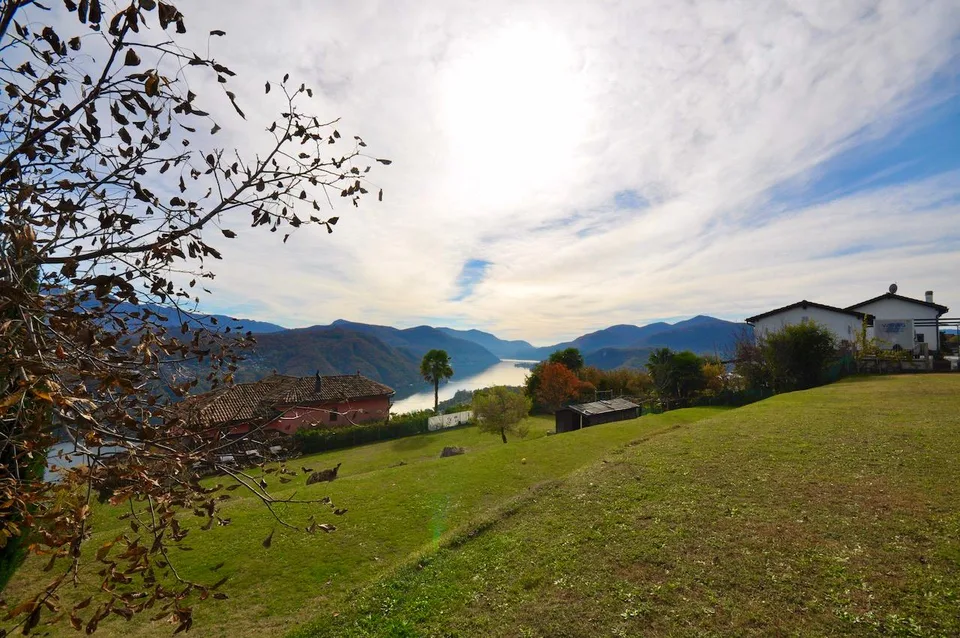 Terreno Edificabile di 1'150 mq con Vista Lago di Lugano a Vernate