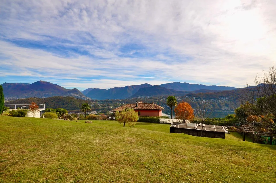 Terreno Edificabile di 1'150 mq con Vista Lago di Lugano a Vernate
