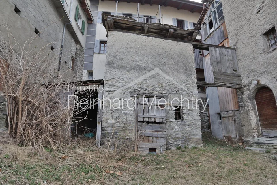 Historisches Wohnhaus mit 3 Wohnungen mit Blick auf das Leuker Schloss – photo 8 sur 29
