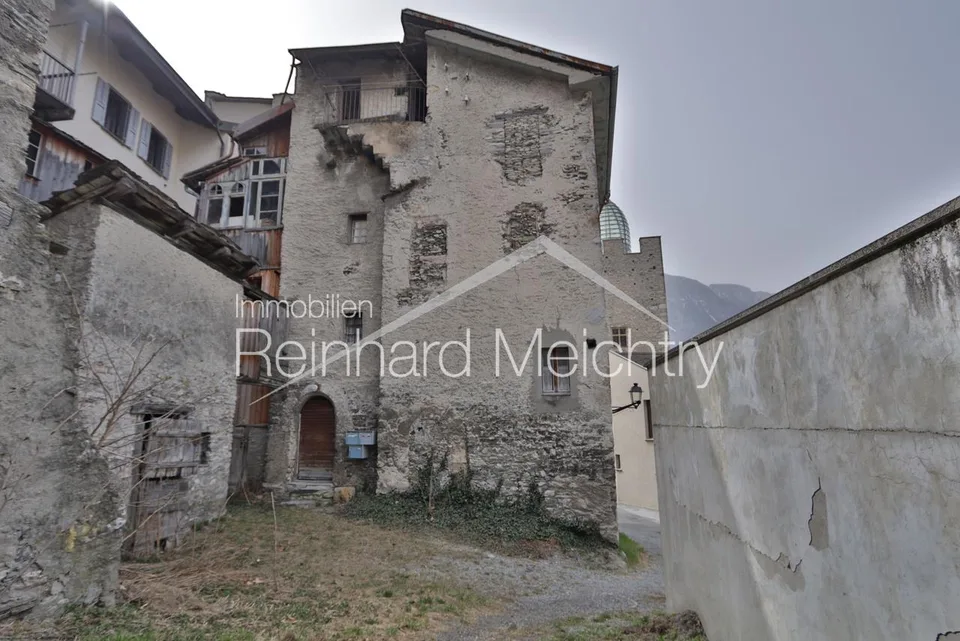 Historisches Wohnhaus mit 3 Wohnungen mit Blick auf das Leuker Schloss – photo 6 sur 29