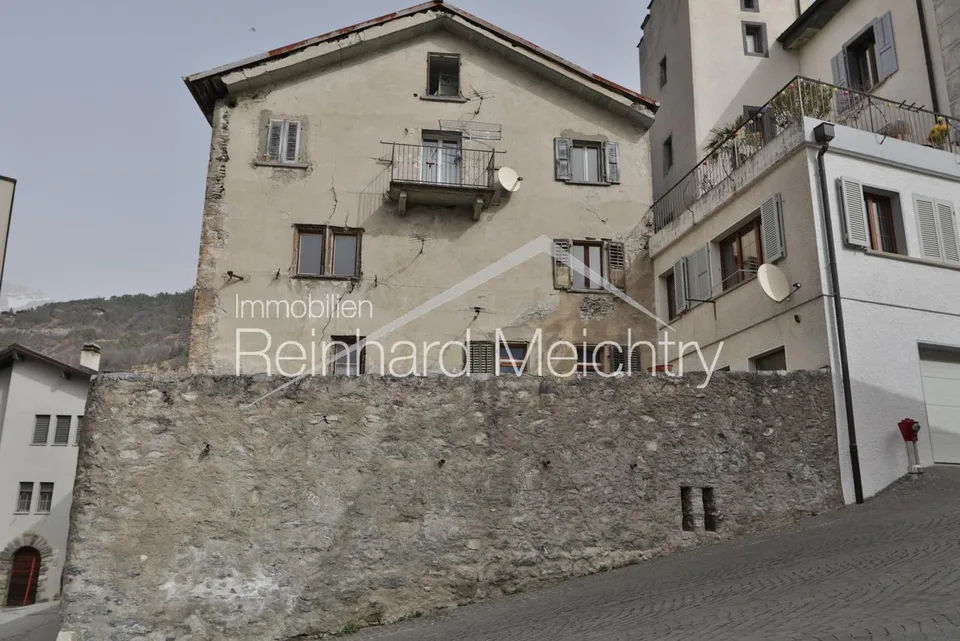 Historisches Wohnhaus mit 3 Wohnungen mit Blick auf das Leuker Schloss
