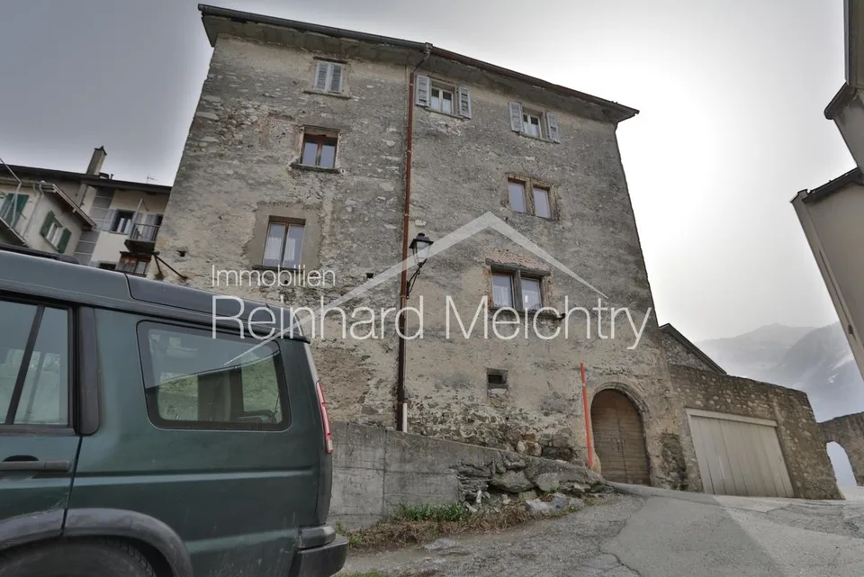 Historisches Wohnhaus mit 3 Wohnungen mit Blick auf das Leuker Schloss – photo 7 sur 29