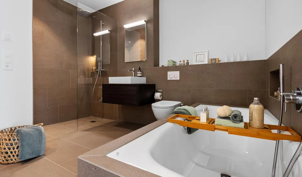 Bezaubernde Attikawohnung mit exklusivem Innenausbau – photo 6 of 9