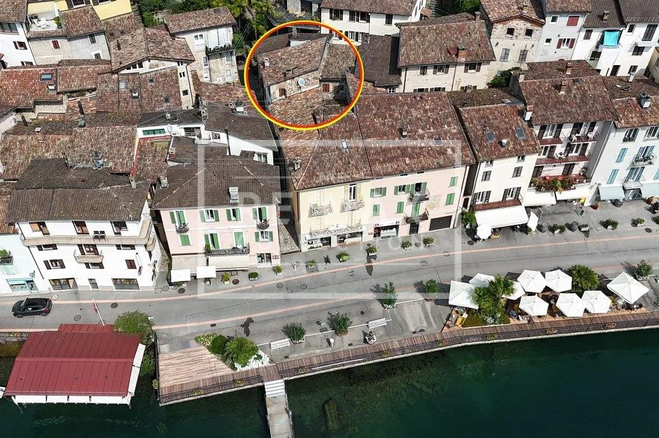 Interessante casa plurifamiliare colma di carattere