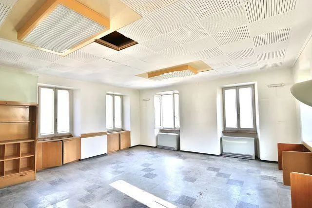10-Zimmer-Dorfhaus zum Ausbauen / casa di 10 locali da ristrutturare