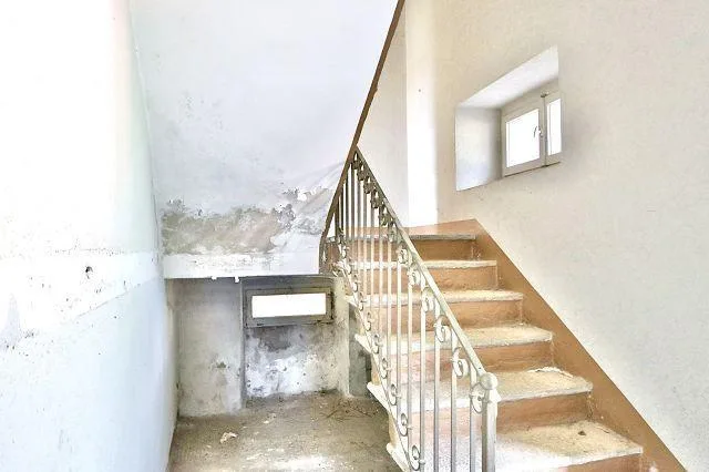 10-Zimmer-Dorfhaus zum Ausbauen / casa di 10 locali da ristrutturare – photo 20 sur 30