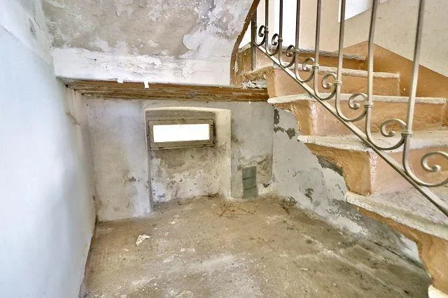 10-Zimmer-Dorfhaus zum Ausbauen / casa di 10 locali da ristrutturare – photo 21 sur 30