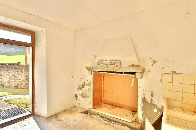 10-Zimmer-Dorfhaus zum Ausbauen / casa di 10 locali da ristrutturare – photo 11 sur 30