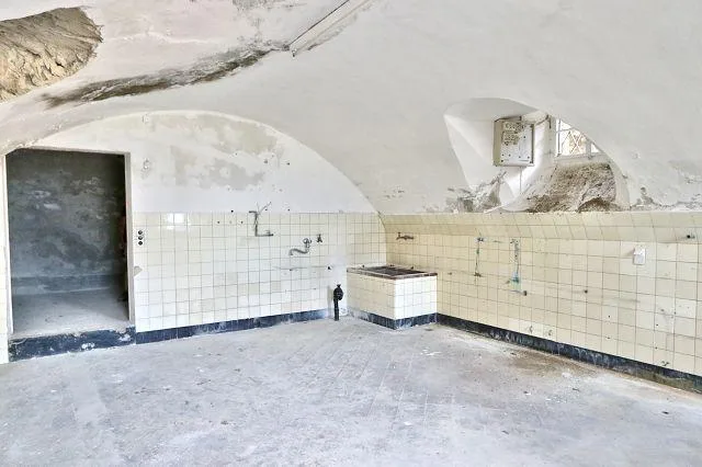 10-Zimmer-Dorfhaus zum Ausbauen / casa di 10 locali da ristrutturare – photo 8 sur 30