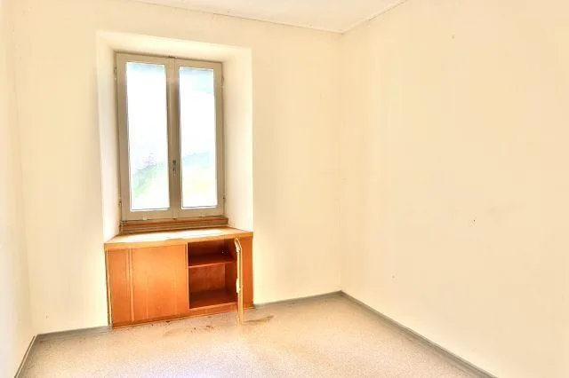 10-Zimmer-Dorfhaus zum Ausbauen / casa di 10 locali da ristrutturare – photo 9 sur 30