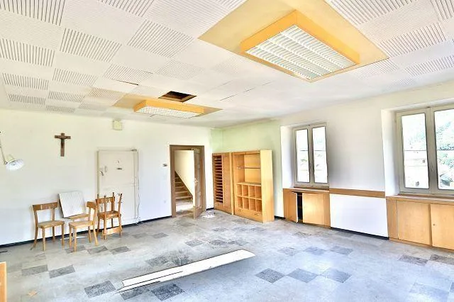 10-Zimmer-Dorfhaus zum Ausbauen / casa di 10 locali da ristrutturare