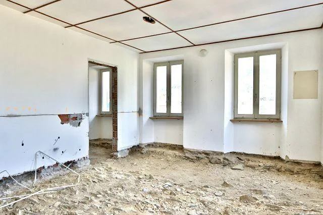 10-Zimmer-Dorfhaus zum Ausbauen / casa di 10 locali da ristrutturare – photo 7 sur 30