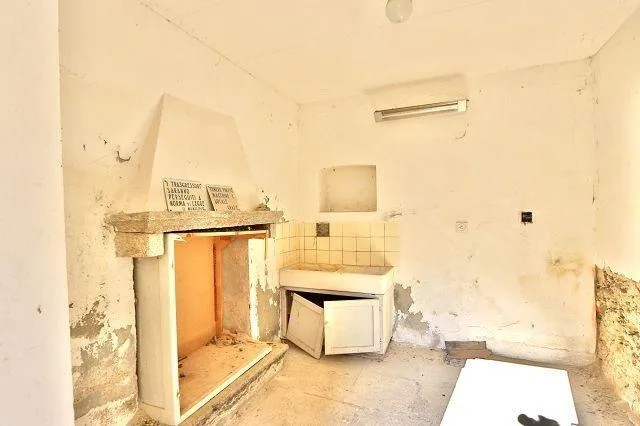 10-Zimmer-Dorfhaus zum Ausbauen / casa di 10 locali da ristrutturare – photo 12 sur 30