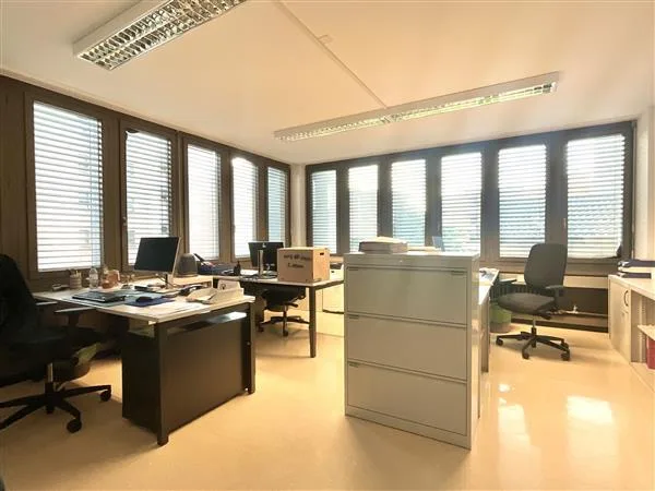 Viganello: Ufficio 8 locali