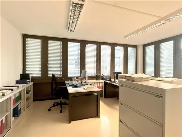 Viganello: Ufficio 8 locali