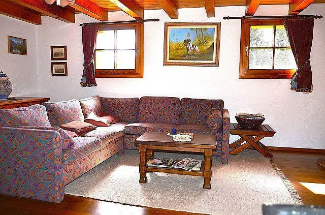 Bel chalet di 3,5 loc. immerso nella natura molto soleggiata, tranq...