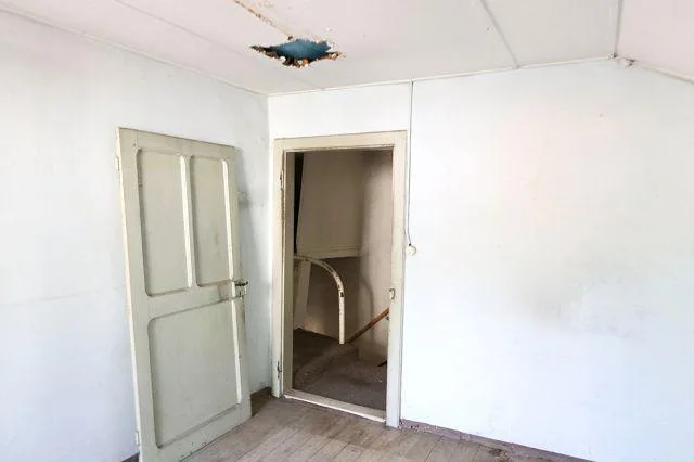 5 1/2-Zimmer-Dorfhaus zum Renovieren oder neu aufbauen / casa di 5 ... – Foto 9 von 30