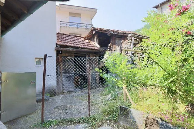 5 1/2-Zimmer-Dorfhaus zum Renovieren oder neu aufbauen / casa di 5 ... – Foto 24 von 30