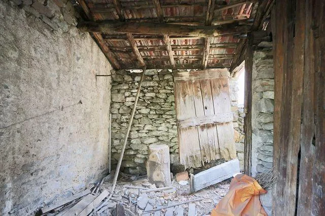 5 1/2-Zimmer-Dorfhaus zum Renovieren oder neu aufbauen / casa di 5 ... – Foto 28 von 30
