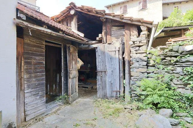 5 1/2-Zimmer-Dorfhaus zum Renovieren oder neu aufbauen / casa di 5 ... – Foto 25 von 30