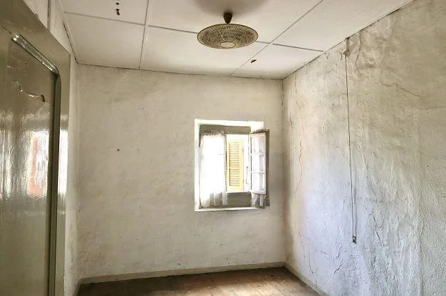 5 1/2-Zimmer-Dorfhaus zum Renovieren oder neu aufbauen / casa di 5 ... – Foto 7 von 30