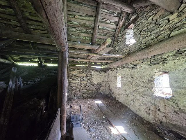 Stall zum Ausbauen und erweitern, ruhige, sonnige Lage /Stalla da r...