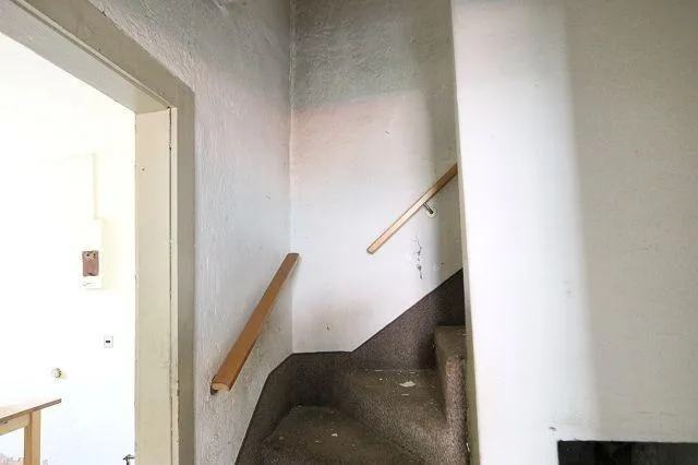 5 1/2-Zimmer-Dorfhaus zum Renovieren oder neu aufbauen / casa di 5 ... – Foto 14 von 30