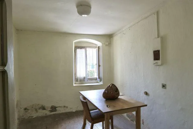 5 1/2-Zimmer-Dorfhaus zum Renovieren oder neu aufbauen / casa di 5 ...