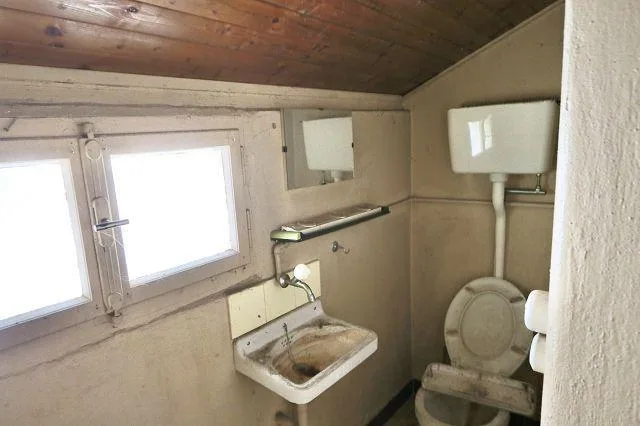 5 1/2-Zimmer-Dorfhaus zum Renovieren oder neu aufbauen / casa di 5 ... – Foto 15 von 30