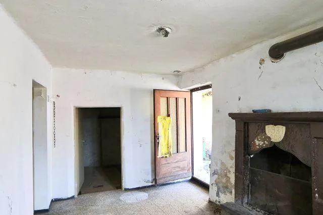 5 1/2-Zimmer-Dorfhaus zum Renovieren oder neu aufbauen / casa di 5 ...
