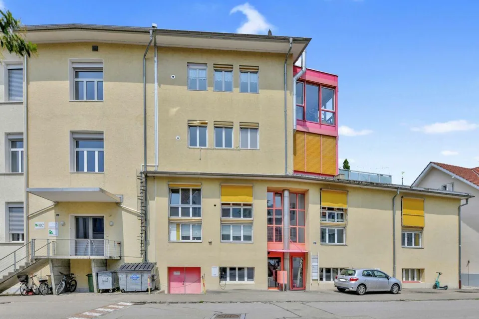 Stattliches Wohn- und Geschäftshaus mit zwei grossen Wohnungen und ...