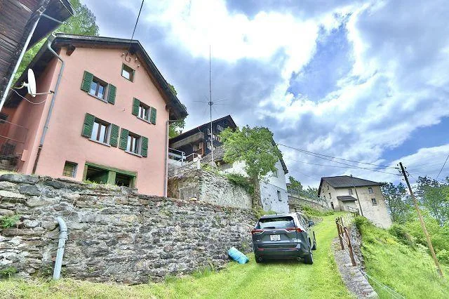 4-Zimmer-Haus mit kleinem Garten an sehr ruhiger, sonniger Aussicht...